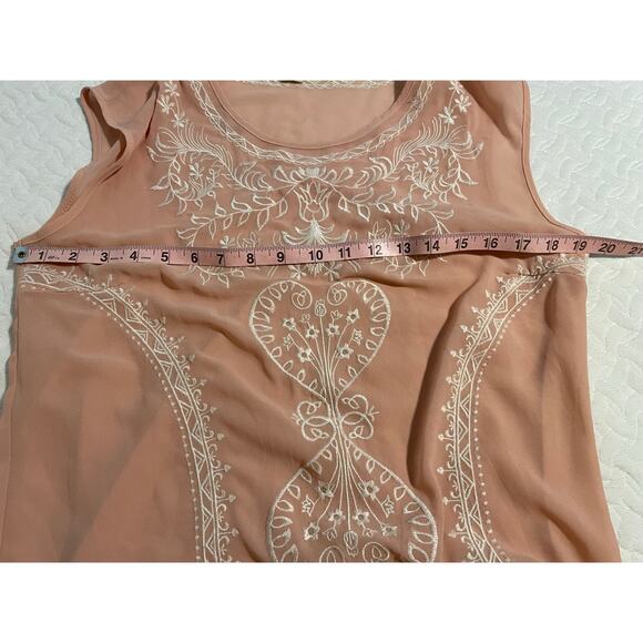 Champagne & Strawberry sleeveless peach and white embroidered top medium - Picture 8 of 8
